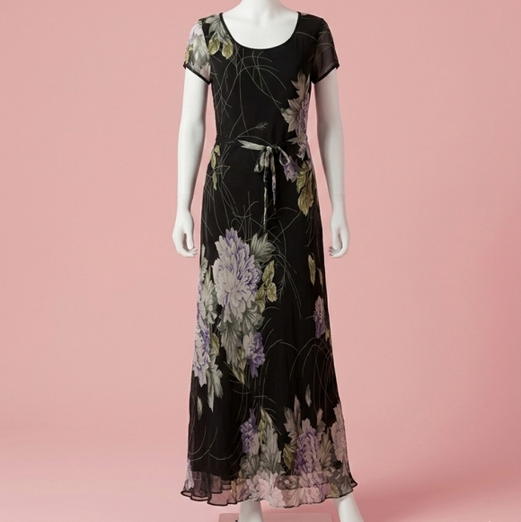 Nostalgia Dresses & Skirts - Nostalgia Black Floral Maxi Dress